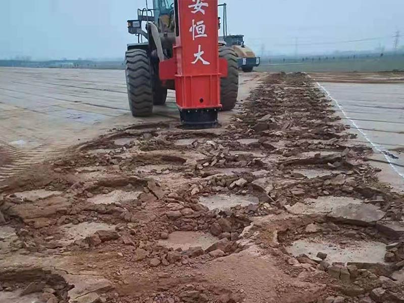 高速液压夯实机桥台背施工