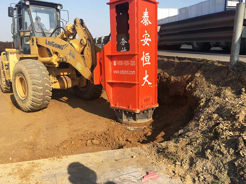 铲车带的高速液压夯实机