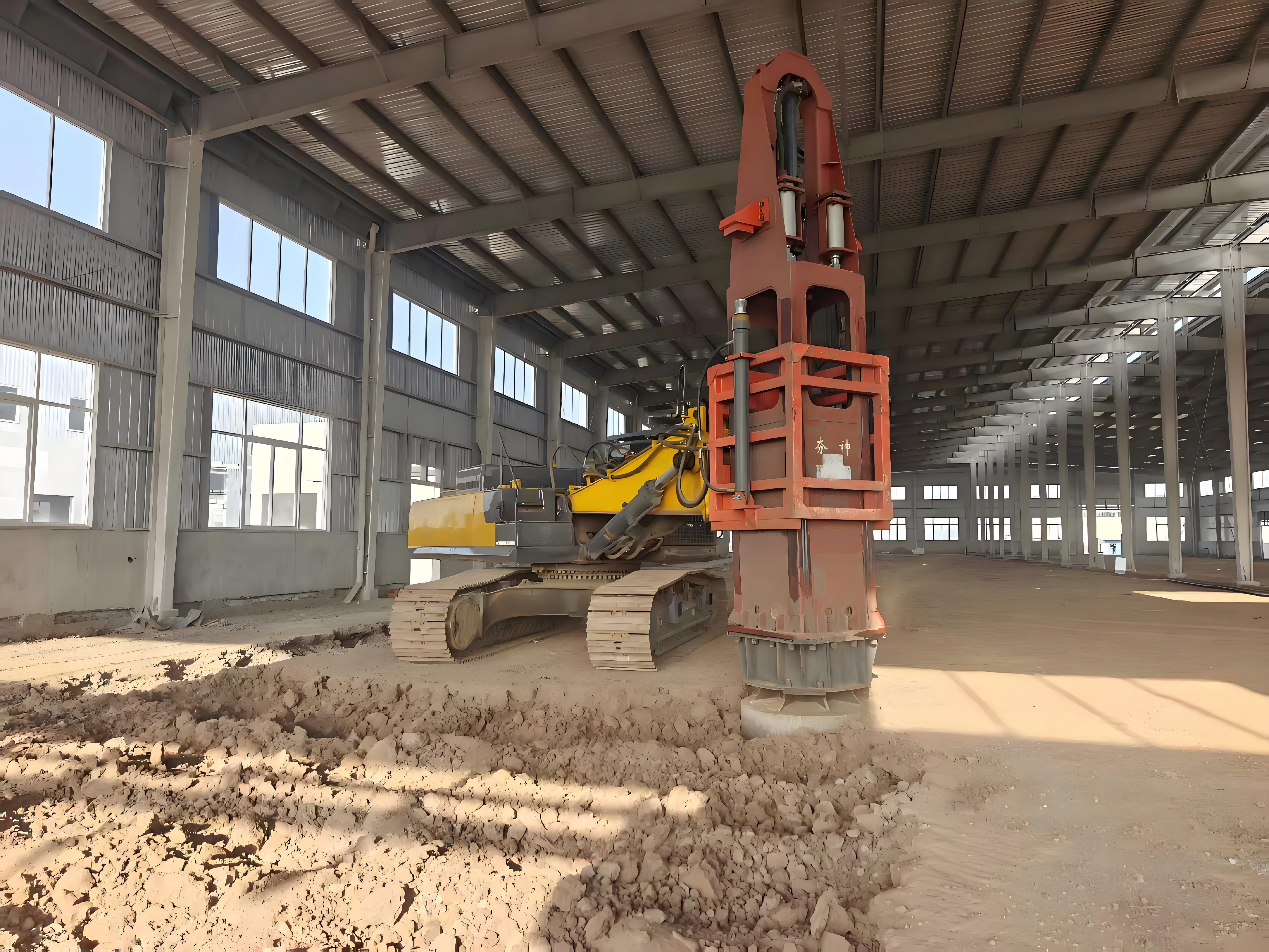 hc240挖掘机液压夯实机 16吨落锤 在重庆某厂房进行地基夯实作业 hc240挖掘机液压夯实机 16吨落锤 在重庆某厂房进行地基夯实作业